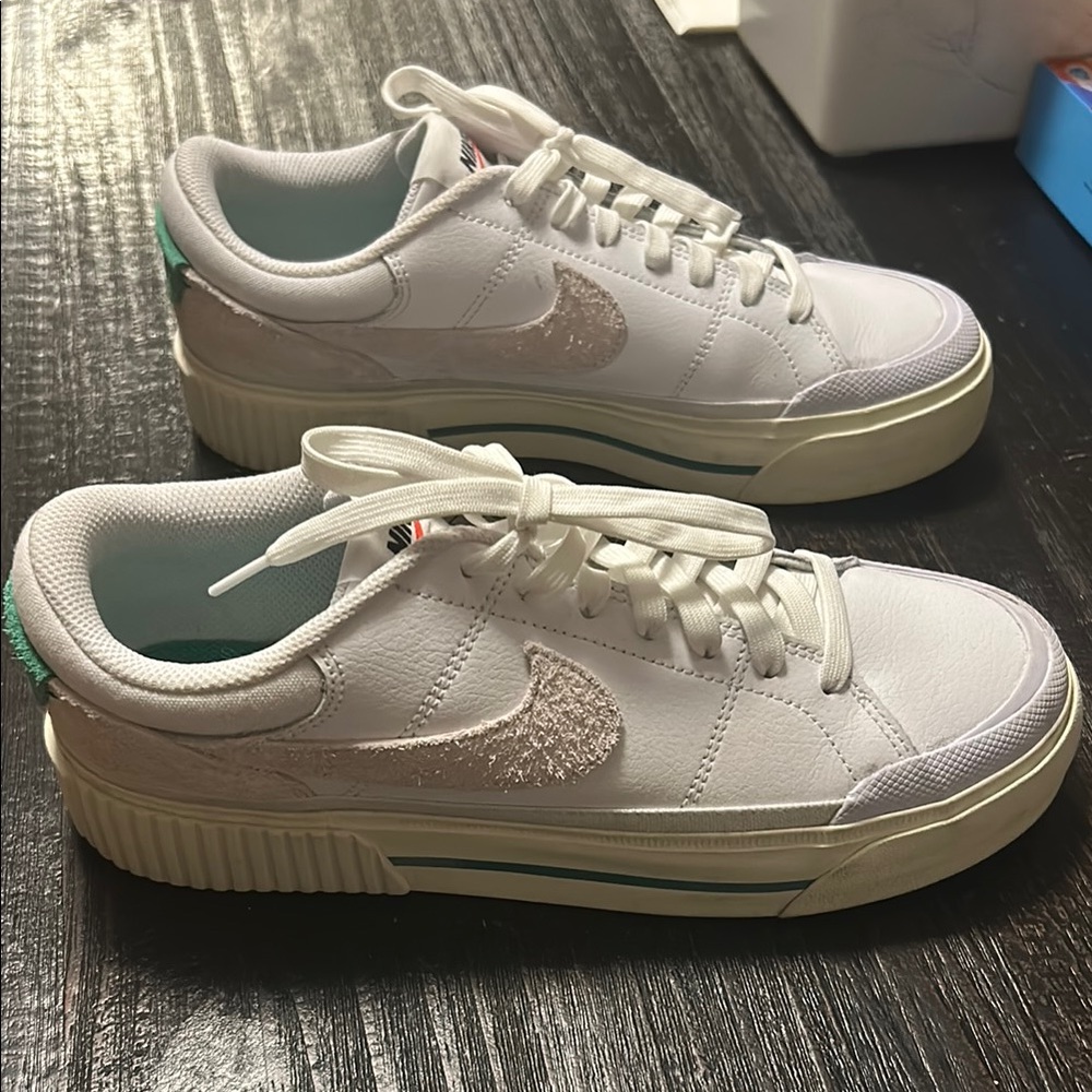 Nike court legacy lift sz 9